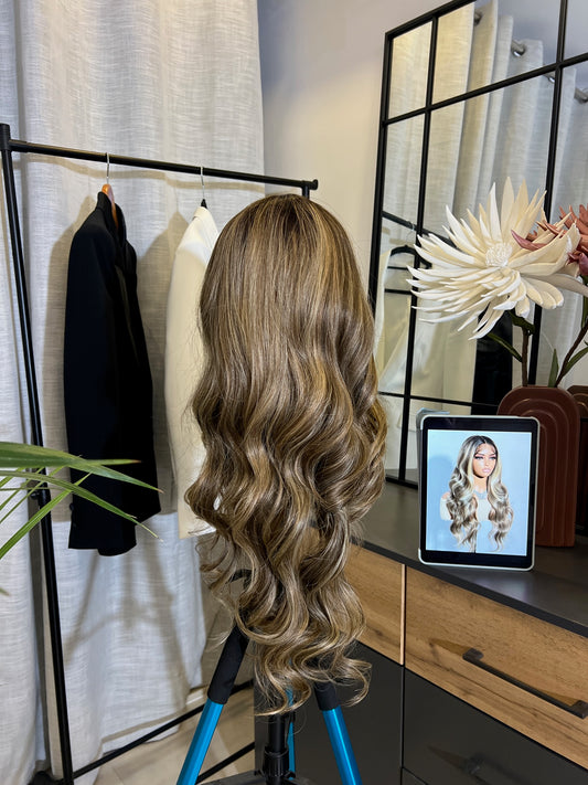 Elegant Body Wave 26 Inch Synthetic Lace Front Wig