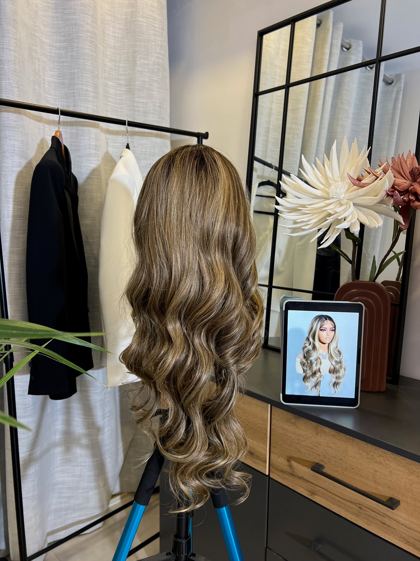 Elegant Body Wave 26 Inch Synthetic Lace Front Wig